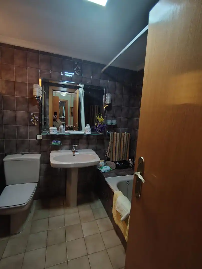 Baño de Piso de alquiler en Mislata con Aire acondicionado, Calefacción y Amueblado