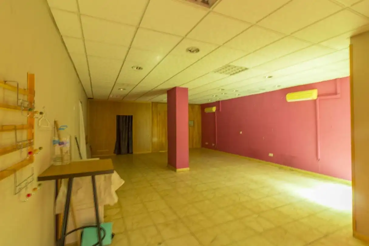 Commercial properties for sale in Yepes  with Air Conditioner