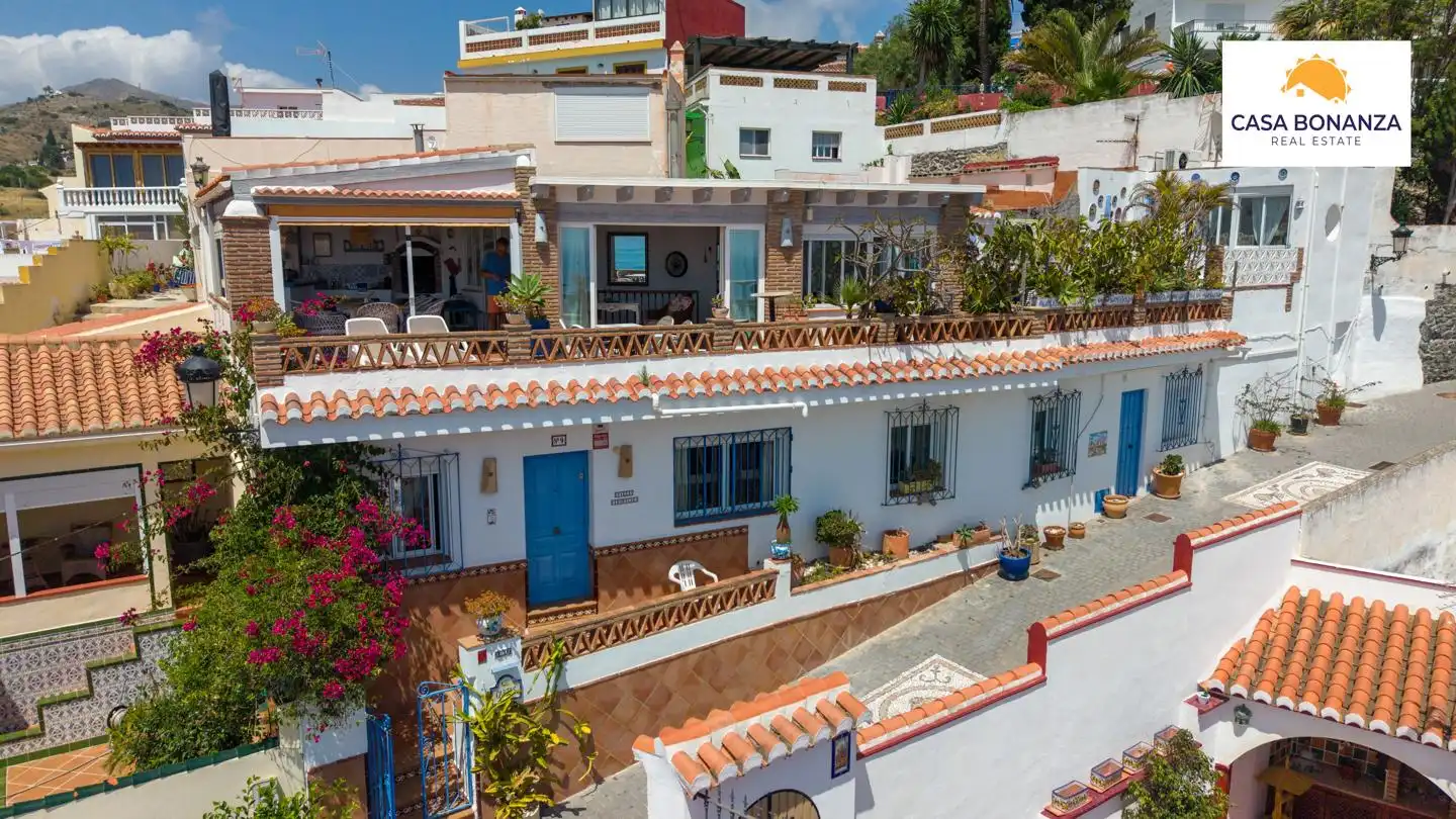 Vista exterior de Casa o chalet en venta en Almuñécar con Terraza, Piscina y Amueblado
