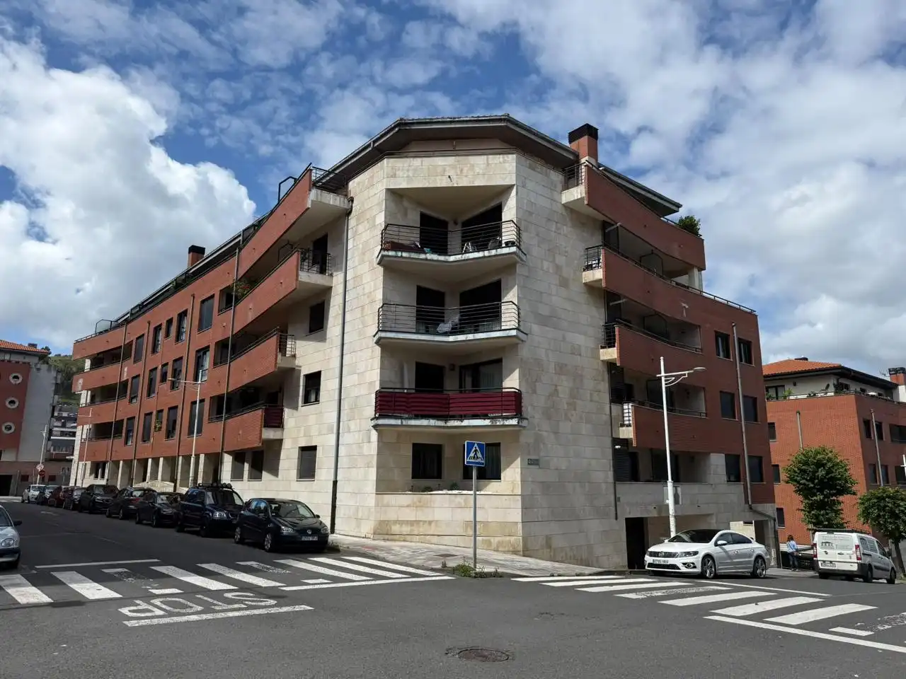 Vista exterior de Pis en venda en Castro-Urdiales amb Calefacció, Parquet i Terrassa