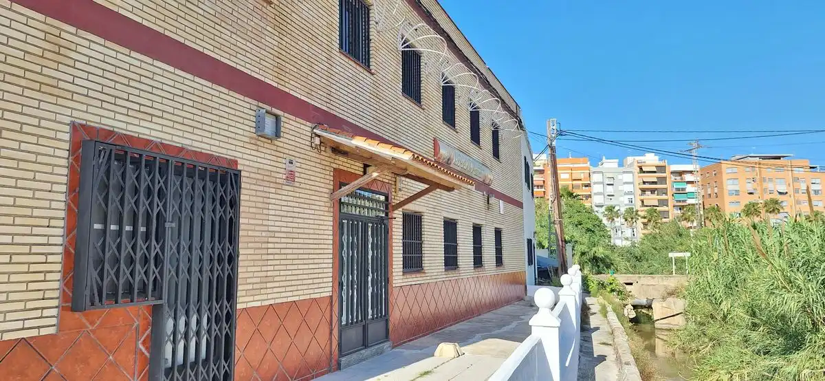 Vista exterior de Local en venda en Cullera amb Aire condicionat, Calefacció i Terrassa