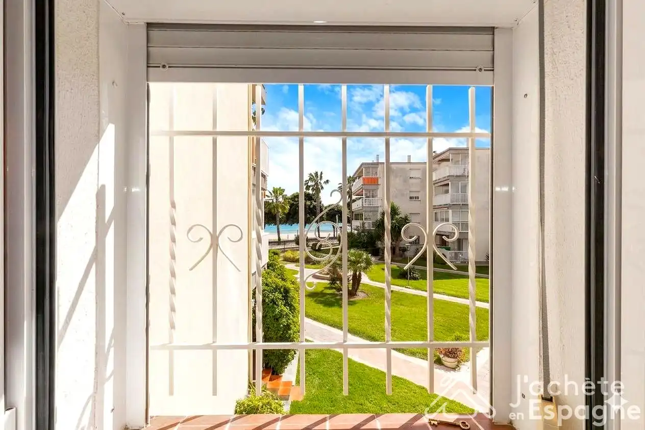 Vista exterior de Apartament en venda en Cambrils amb Moblat, Balcó i Internet