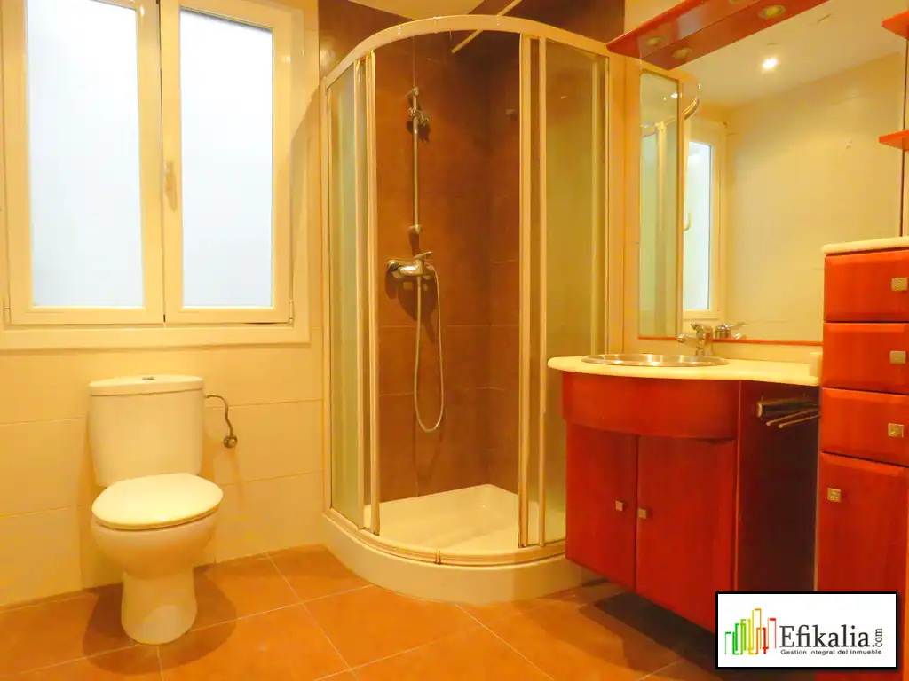 Baño de Piso en venta en Tolosa con Calefacción y Trastero