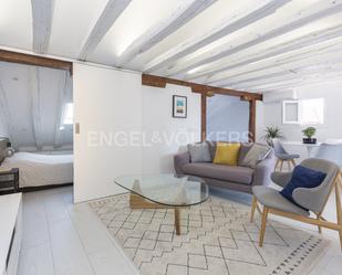 Sala d'estar de Apartament de lloguer en  Madrid Capital amb Aire condicionat, Calefacció i Moblat