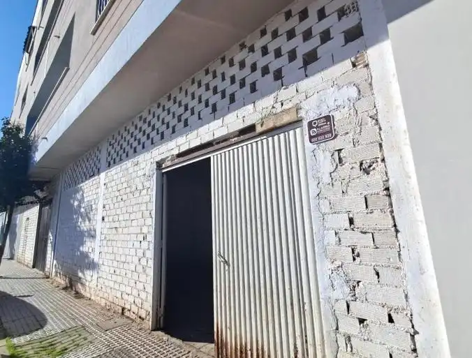 Local commercial à vendre à Revisores