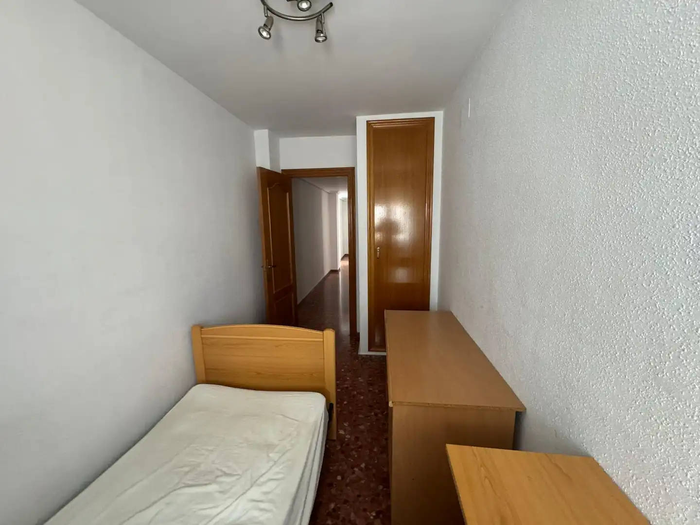 Habitación de Piso de alquiler en Burjassot con Amueblado y Balcón