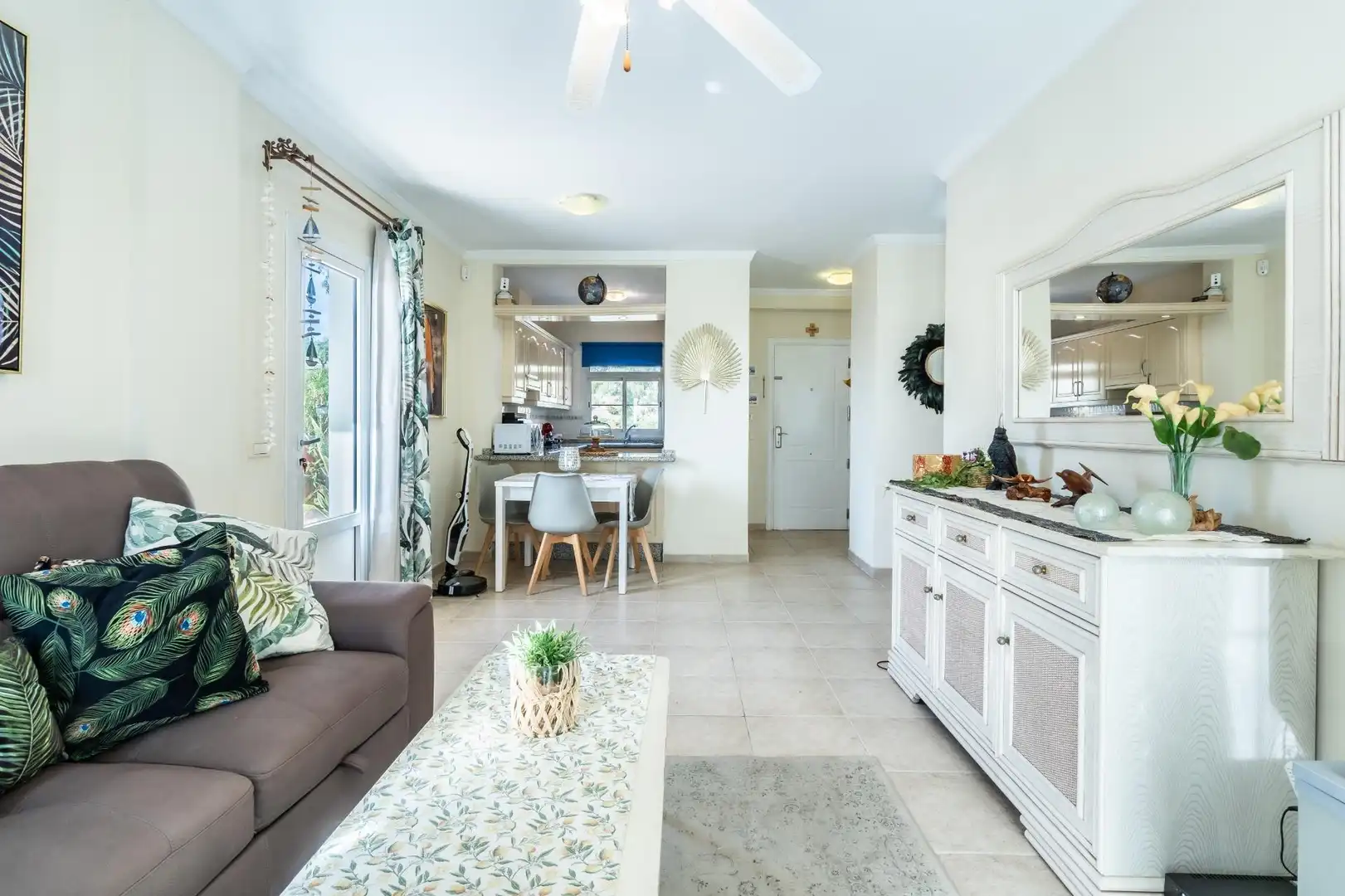 Sala d'estar de Apartament de lloguer en Arona amb Jardí privat, Terrassa i Moblat