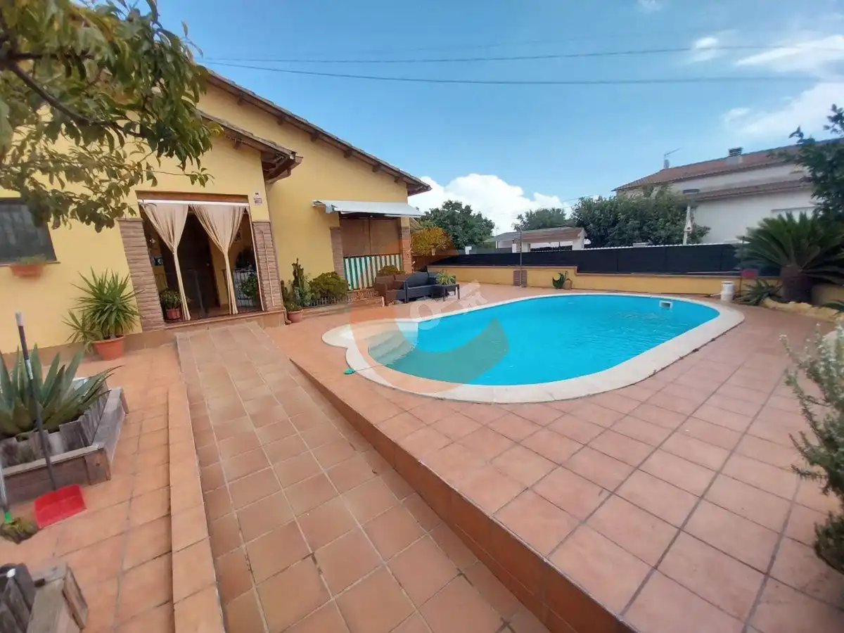 Casa con piscina en venta en Rafael Escofet, imagen 4