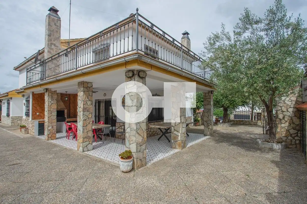 Vista exterior de Casa o xalet en venda en Tordera amb Calefacció, Terrassa i Piscina