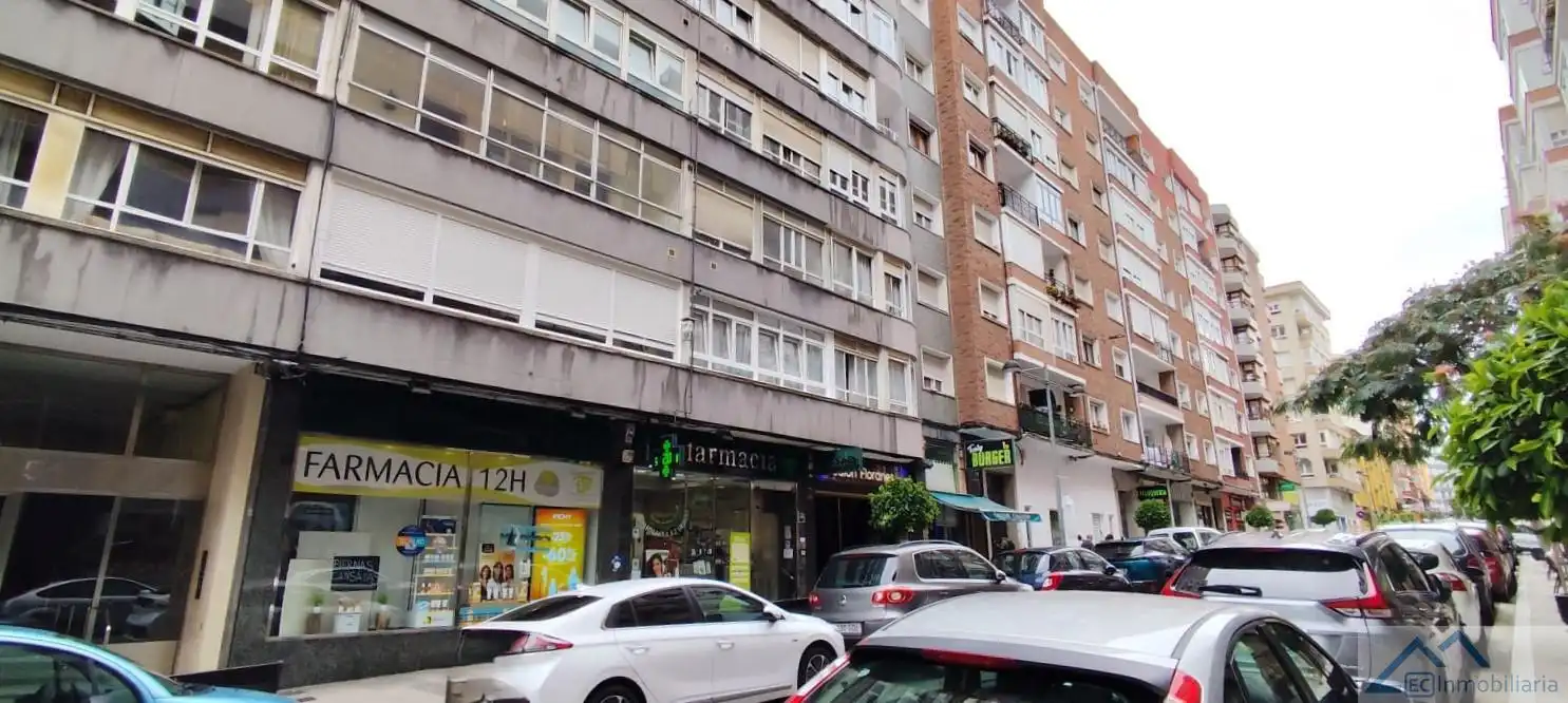 Flat for sale in Cuatro Caminos