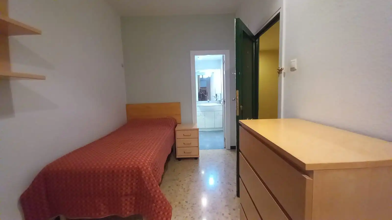 Habitación de Estudio de alquiler en Zaragoza con Calefacción, Amueblado y Horno