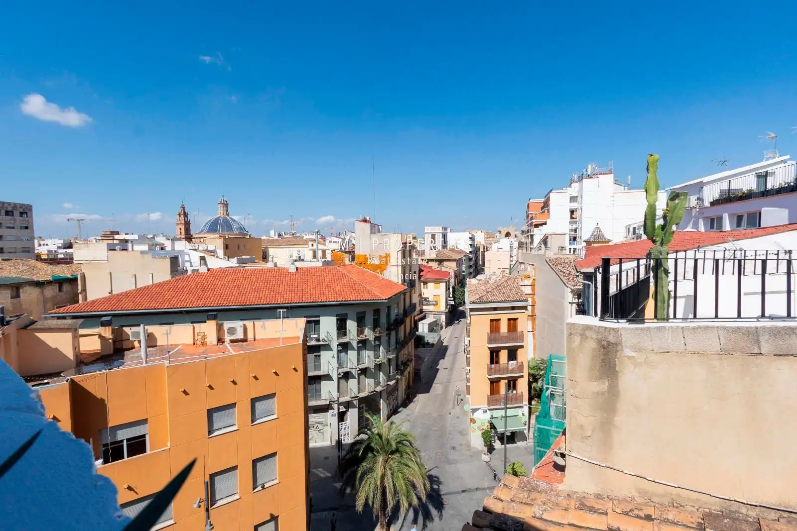 Àtic de lloguer a en Colom, El Mercat