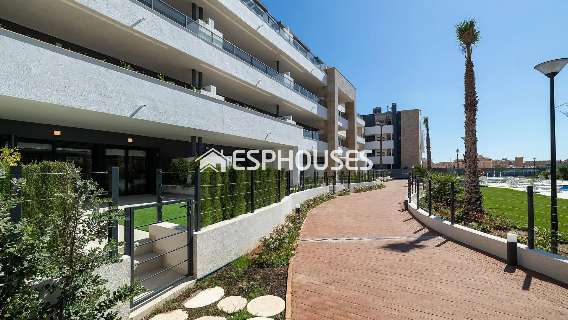 Vista exterior de Planta baixa en venda en Orihuela amb Terrassa, Traster i Balcó