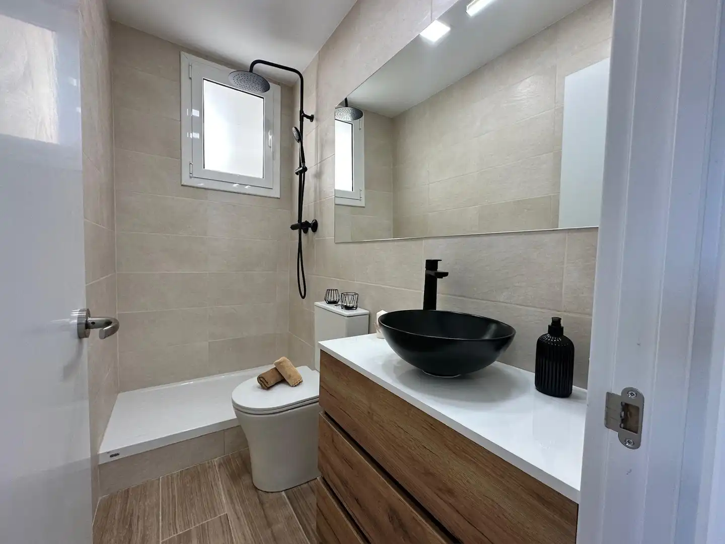 Baño de Apartamento en venta en Barcelona con Alarma