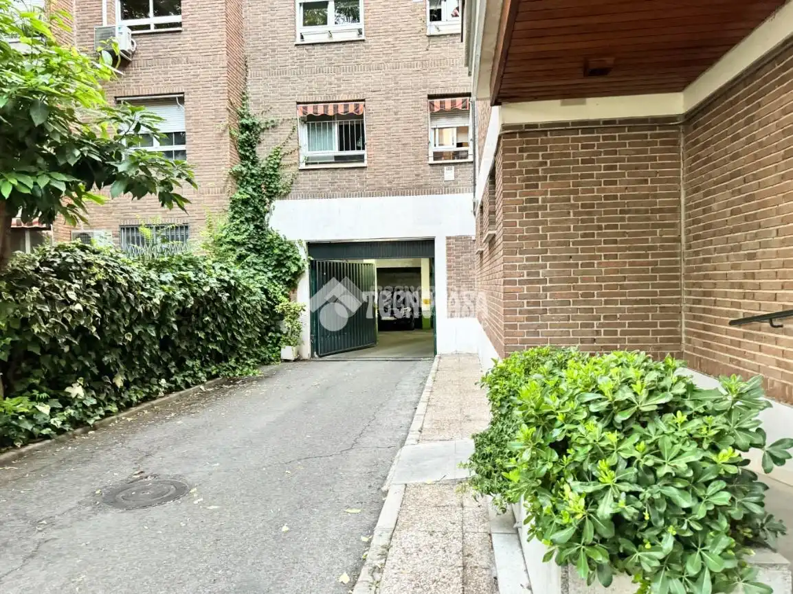Vista exterior de Piso en venta en Madrid con Calefacción, Parquet y Terraza