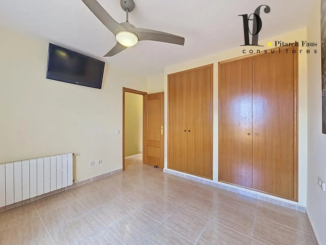 Habitación de Casa o chalet en venta en La Pobla de Vallbona con Aire acondicionado, Calefacción y Jardín privado