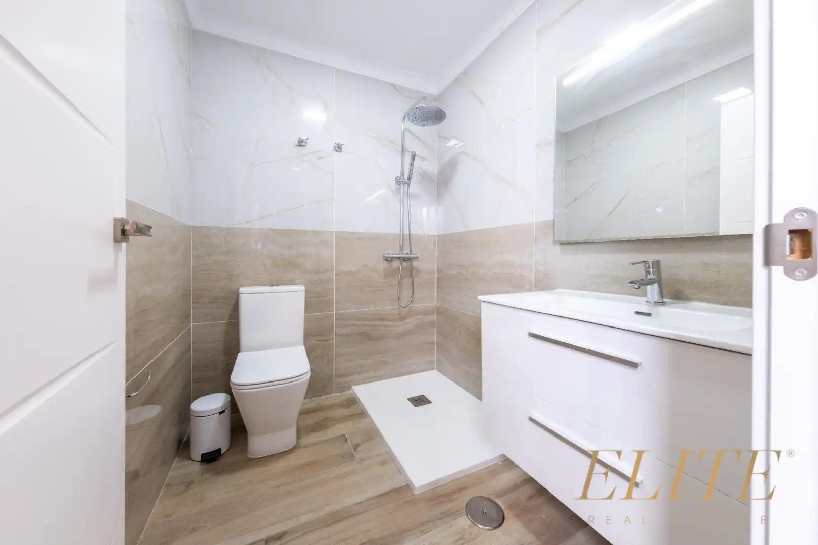 Bathroom of Detached homes for sale in San Bartolomé de Tirajana  with Air Conditioner, Private garden and Terrace