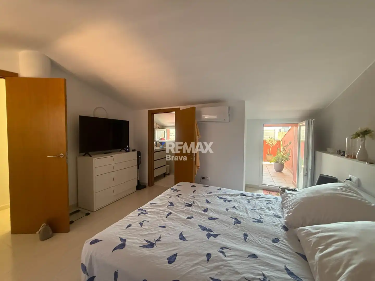 Attic for sale in Roses  with Air Conditioner, Terrace and Furnished