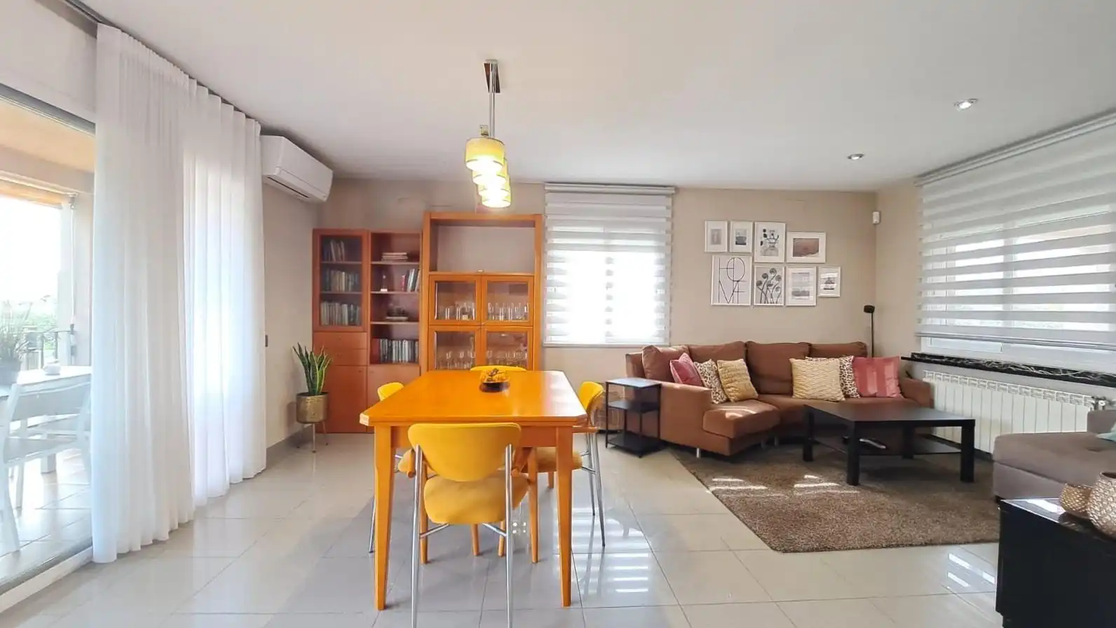 Sala d'estar de Casa o xalet en venda en Abrera amb Aire condicionat, Calefacció i Jardí privat