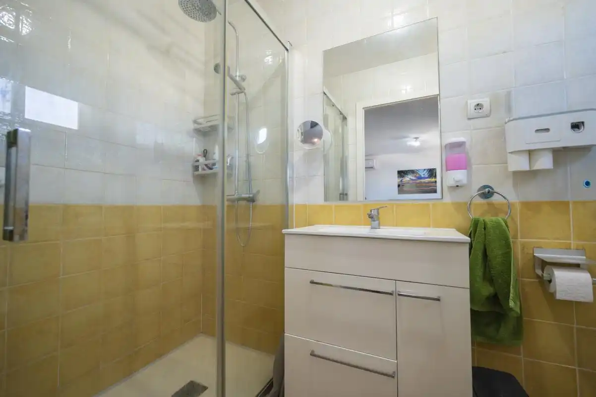 Badezimmer von Fabrikhallen zum Verkauf in Sant Antoni de Portmany mit Heizung