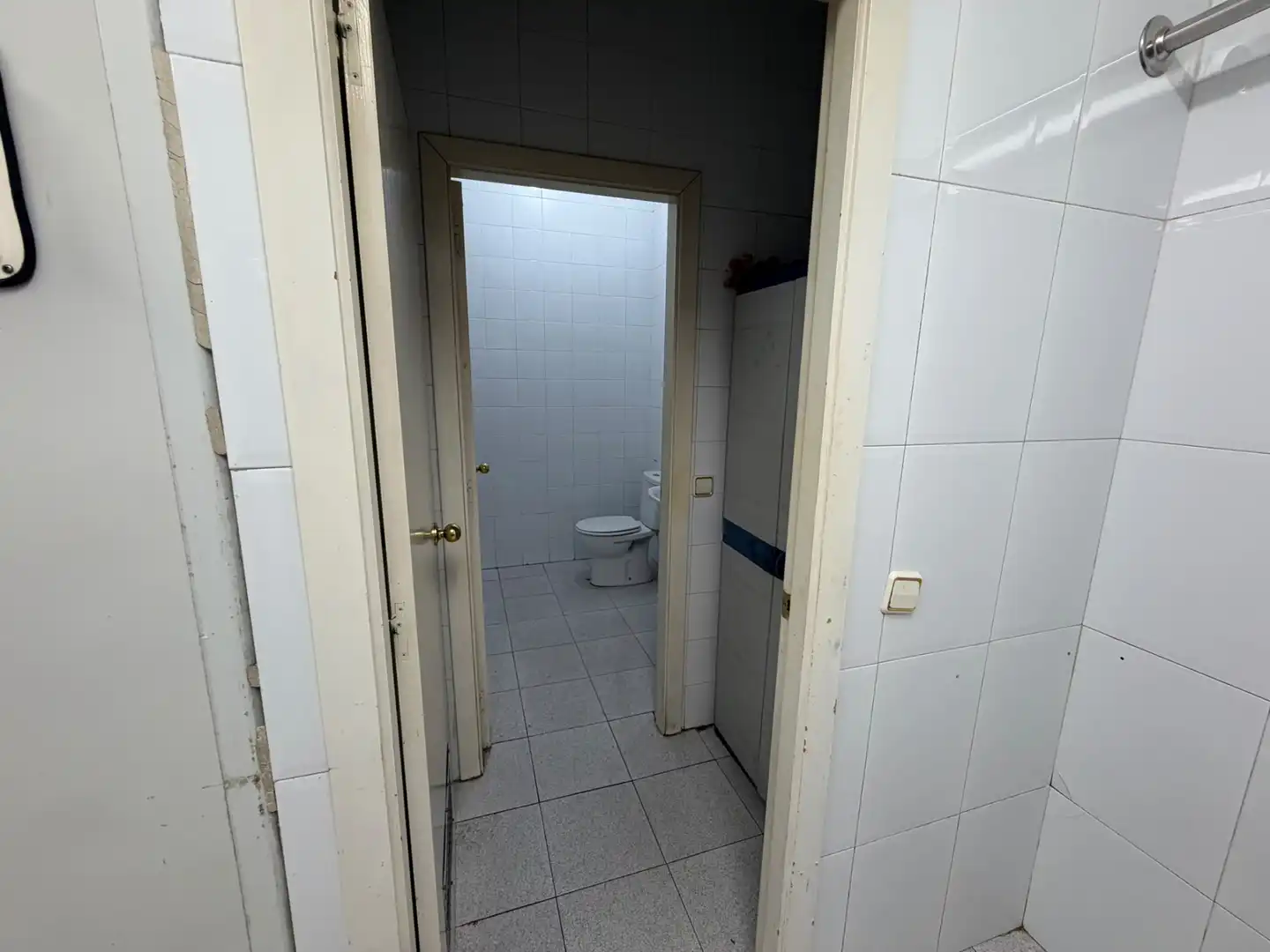 Badezimmer von Geschaftsraum zur Miete in Barberà del Vallès mit Möbliert