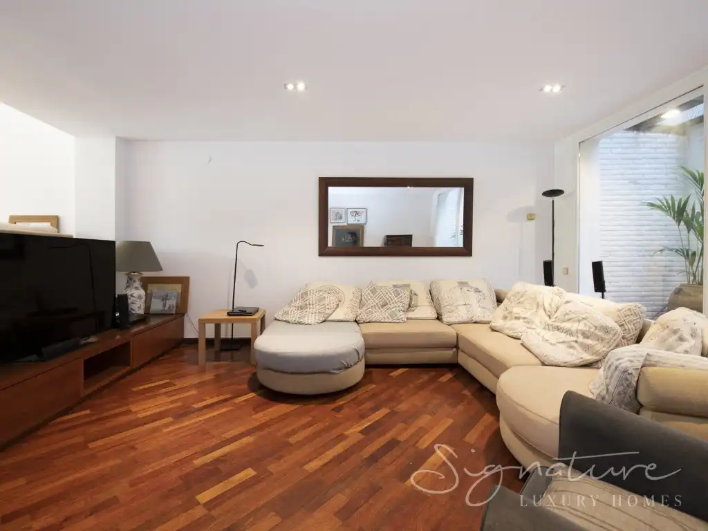 Sala d'estar de Casa adosada en venda en Sant Cugat del Vallès amb Terrassa