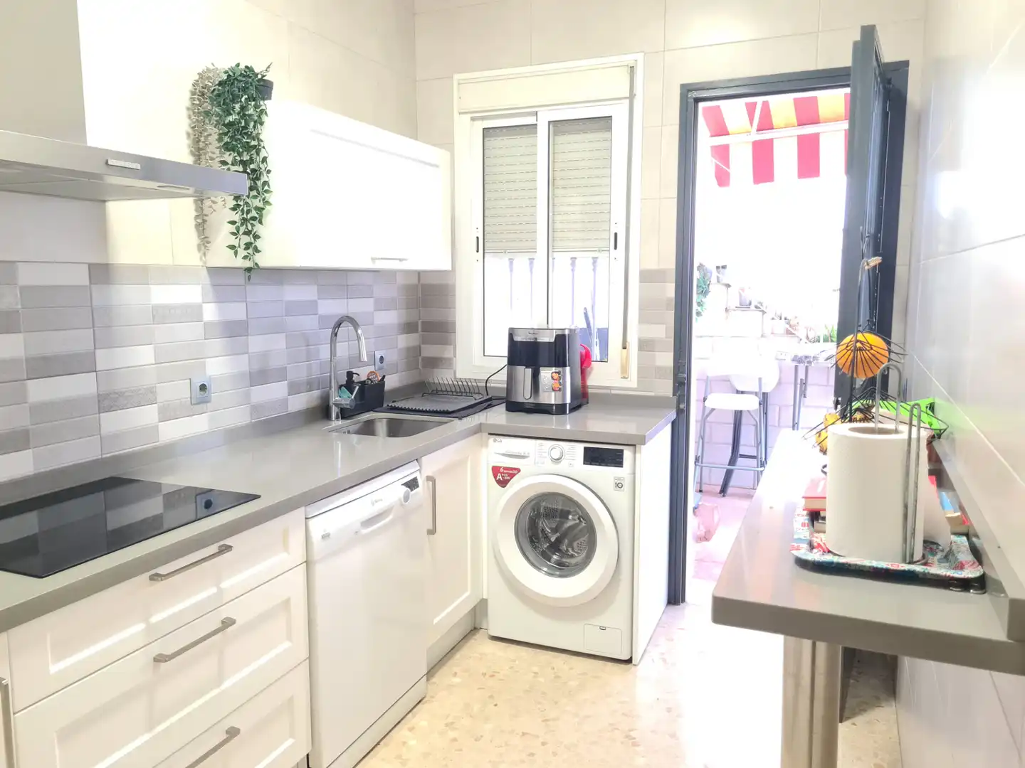 Kitchen of Detached homes for sale in Sevilla  with Air Conditioner, Terrace and Balcony