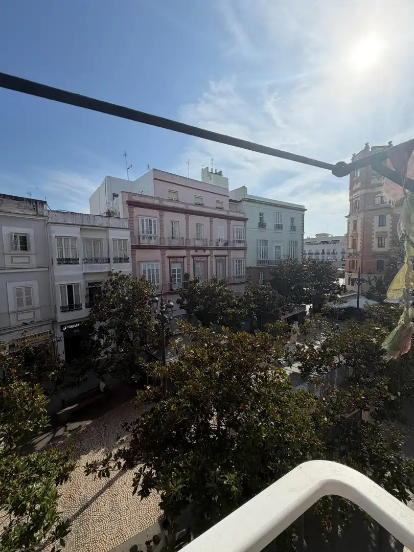 Vista exterior de Pis en venda en Cádiz amb Aire condicionat, Moblat i Balcó