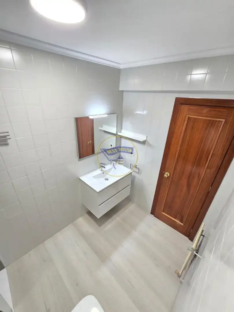 Baño de Piso en venta en Vigo  con Calefacción, Parquet y Terraza