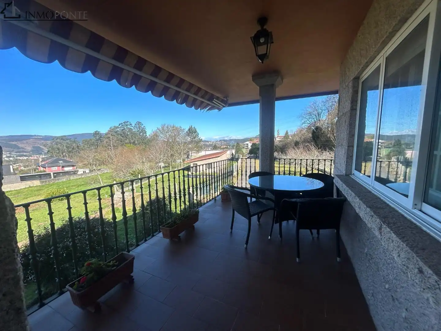 Terrassa de Casa o xalet en venda en Pontevedra Capital  amb Calefacció, Jardí privat i Terrassa