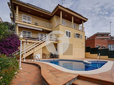 House with balcony for sale in Torrent Ballester