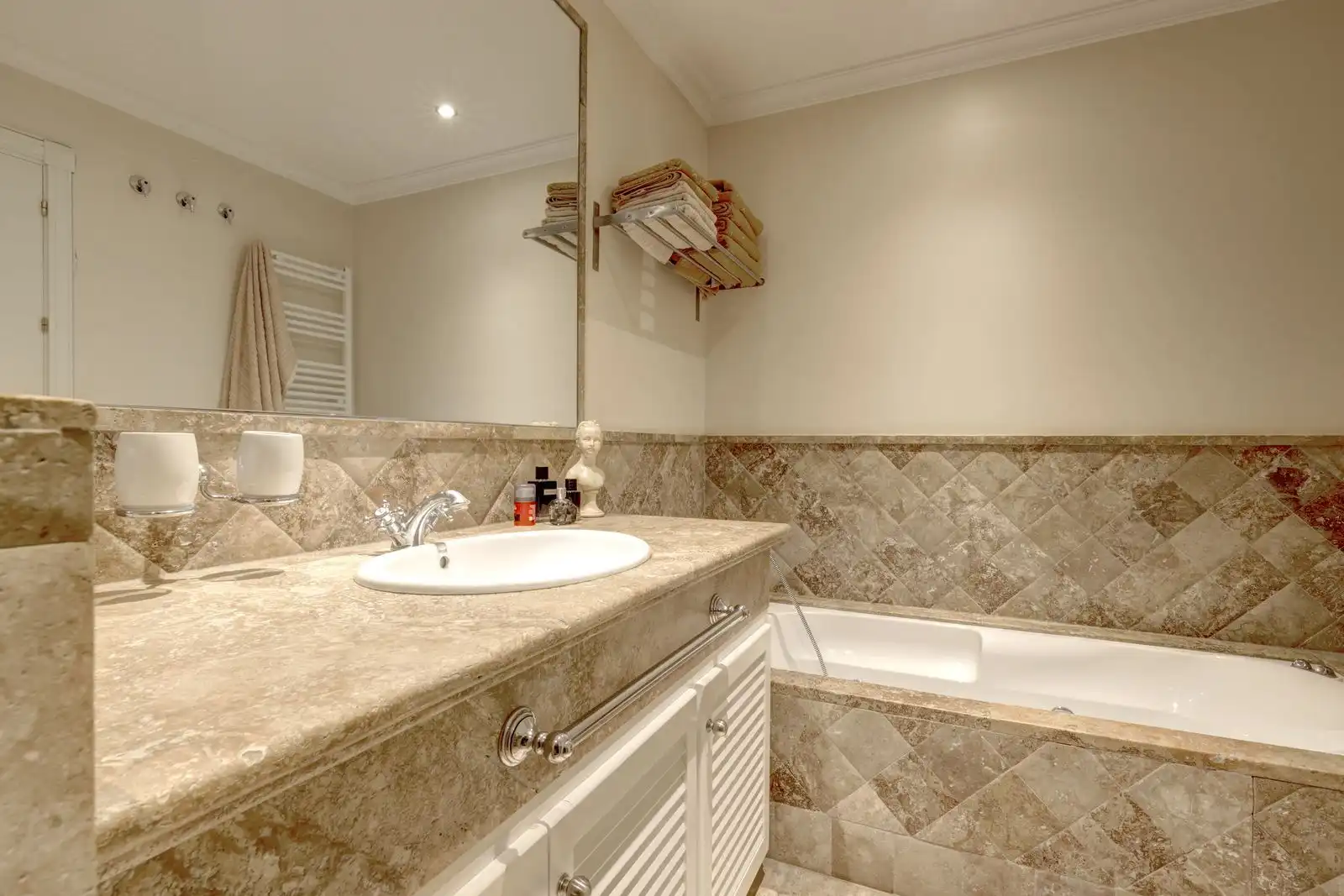 Apartament amb piscina en venda a Benahavís pueblo, imagen 15