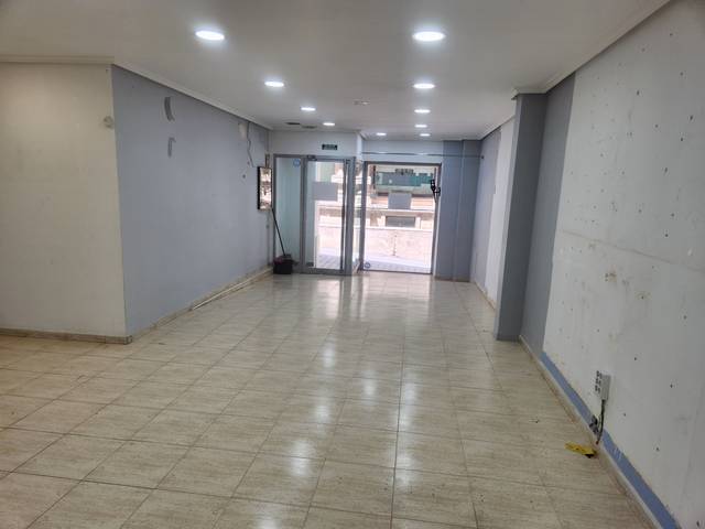 Local comercial en Alquiler en Calle Tomás Nougués, 11 en Centro