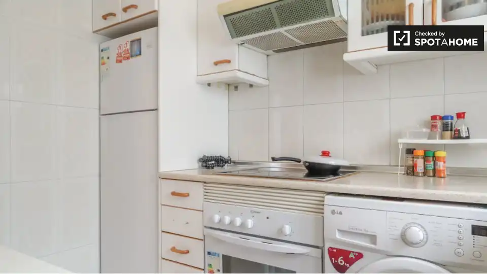 Cocina de Piso de alquiler en Madrid con Aire acondicionado, Calefacción y Amueblado