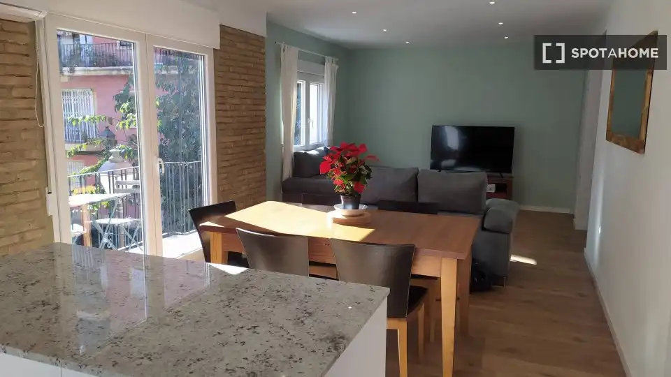 Comedor de Apartamento para compartir en Valencia con Aire acondicionado, Terraza y Amueblado