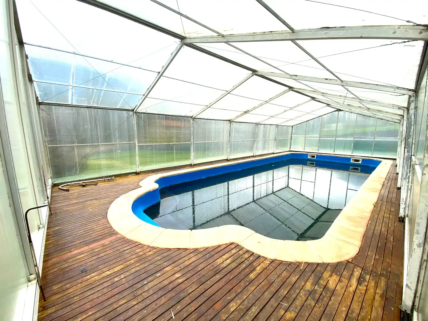 Piscina de Casa o xalet en venda en Castro-Urdiales amb Calefacció, Jardí privat i Parquet