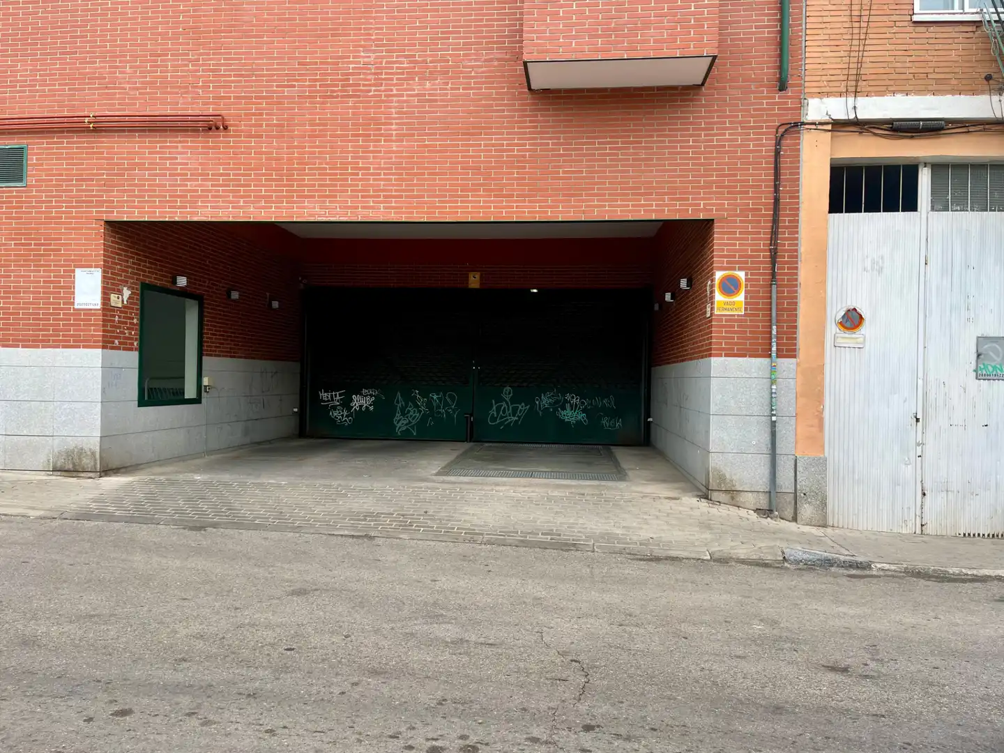 Garage for rent in Calle de Albarracín, 15, Simancas