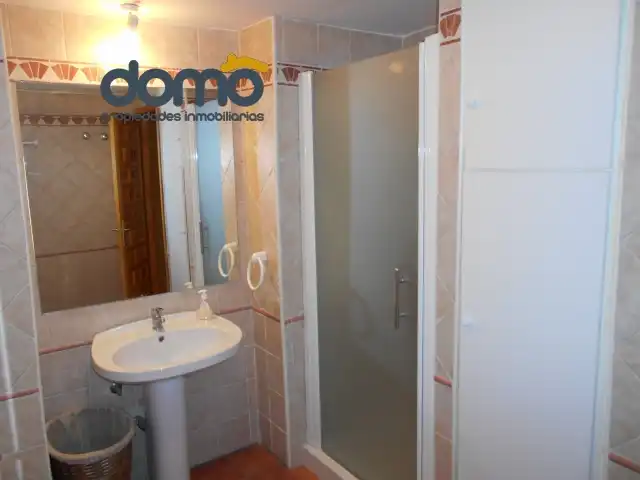 Badezimmer von Wohnungen zum Verkauf in Granada mit Klimaanlage, Heizung und Möbliert