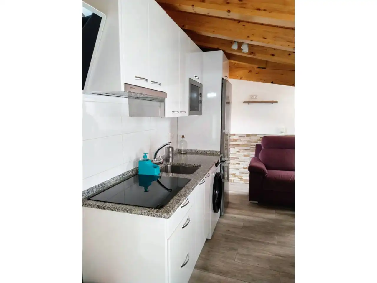 Cuina de Apartament de lloguer en Burgos amb Calefacció, Parquet i Moblat