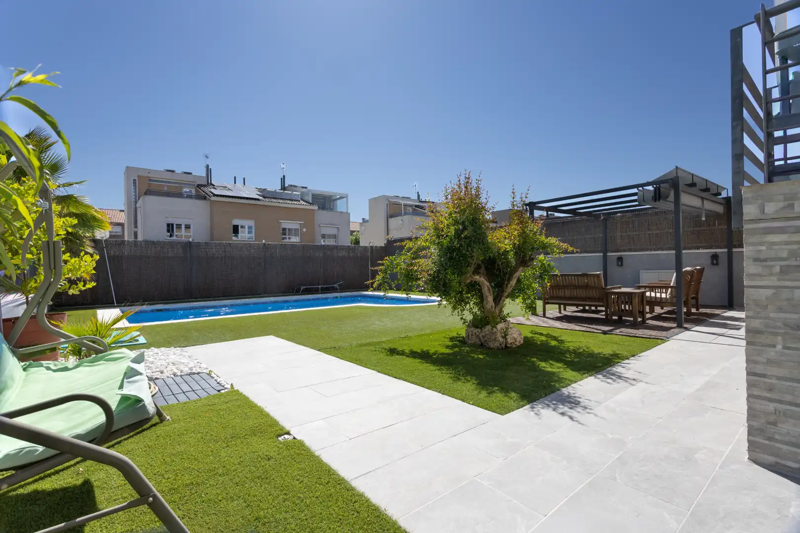 Swimming pool of Houses for sale in Villanueva de la Cañada  with Air Conditioner, Heating and Private garden