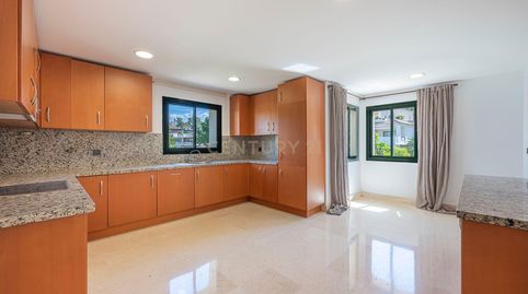 Foto 3 de Ático en venta en Los Arqueros - Puerto del Almendro, Benahavís