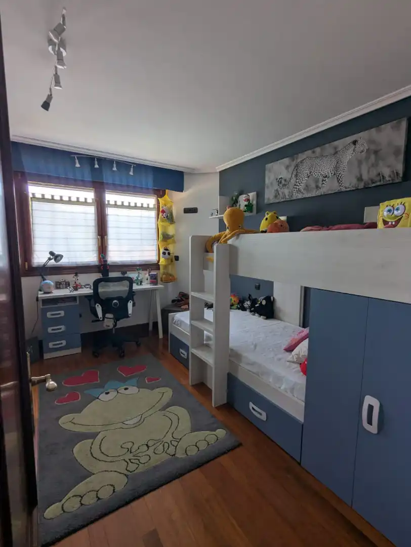 Schlafzimmer von Einfamilien-Reihenhaus zum Verkauf in Amorebieta-Etxano mit Privatgarten, Terrasse und Balkon