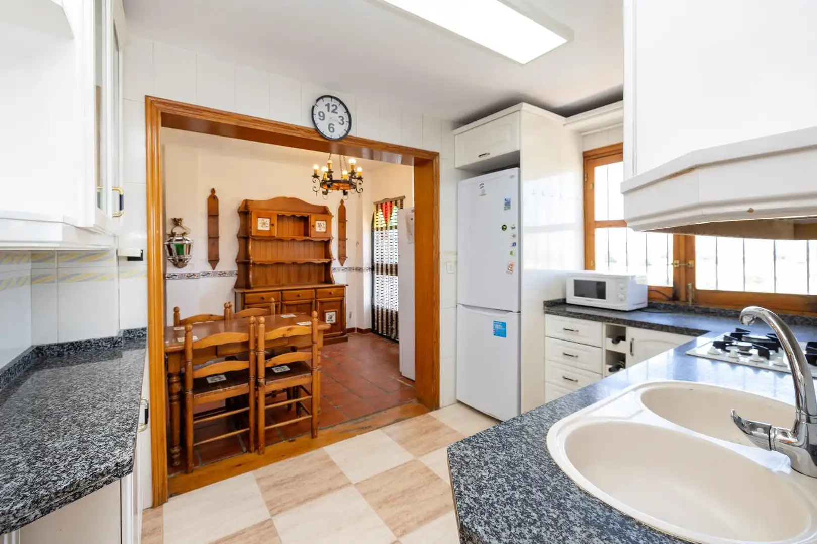 Cocina de Casa adosada en venta en Granada con Calefacción, Jardín privado y Terraza
