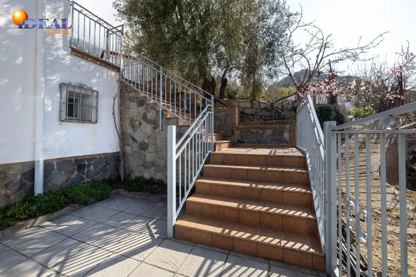 Vista exterior de Casa o chalet en venta en Güéjar Sierra con Jardín privado, Trastero y Piscina