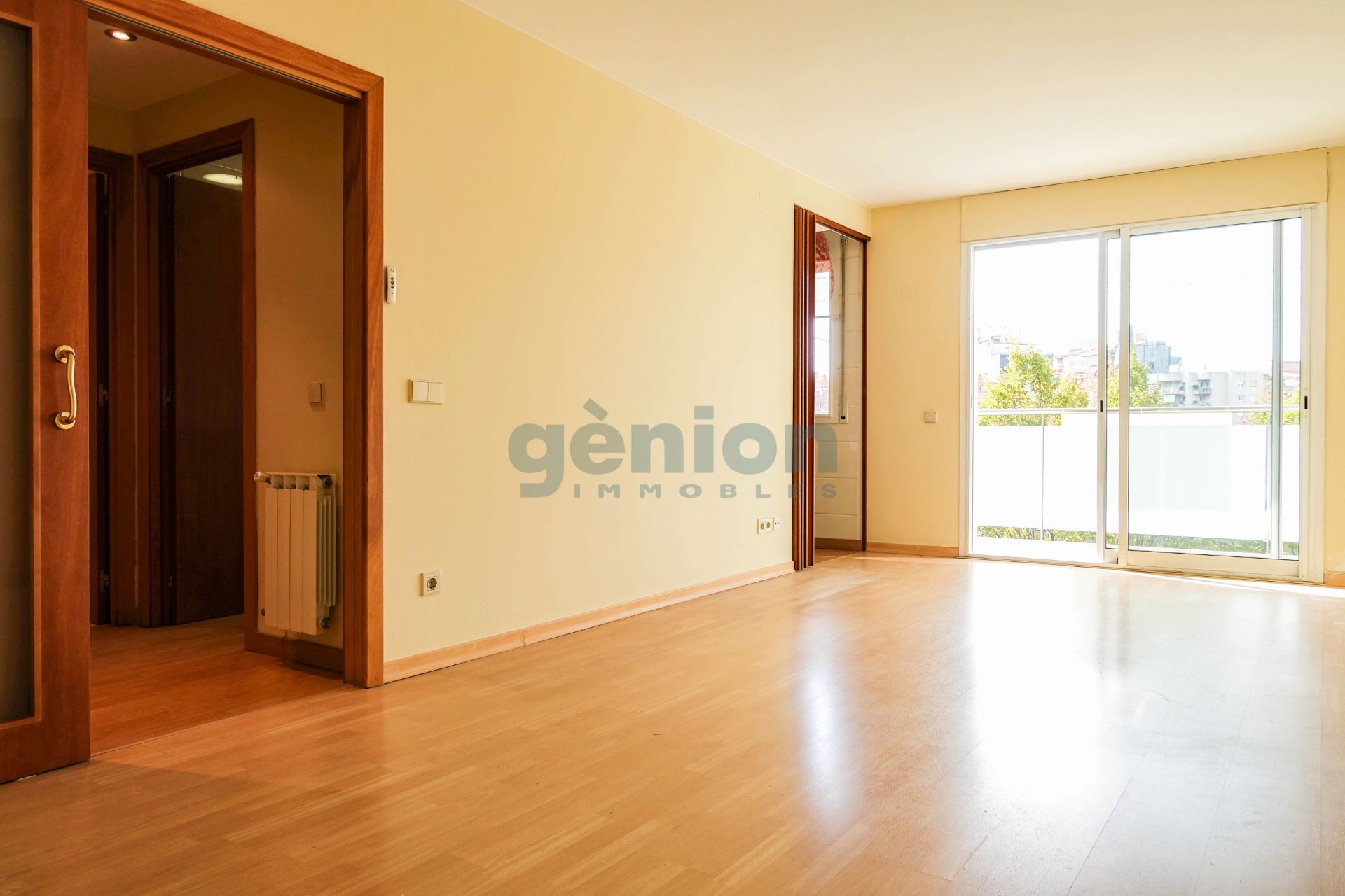 Dormitori de Pis en venda en Girona Capital amb Aire condicionat, Calefacció i Terrassa