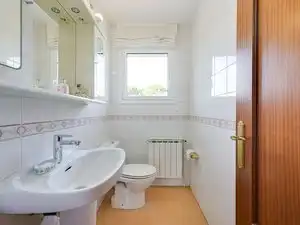 Bany de Casa o xalet en venda en Caldes de Malavella amb Aire condicionat, Calefacció i Jardí privat