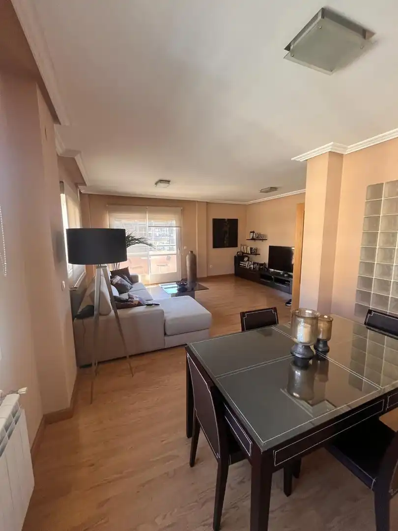 Sala de estar de Piso en venta en Plasencia con Aire acondicionado, Terraza y Amueblado