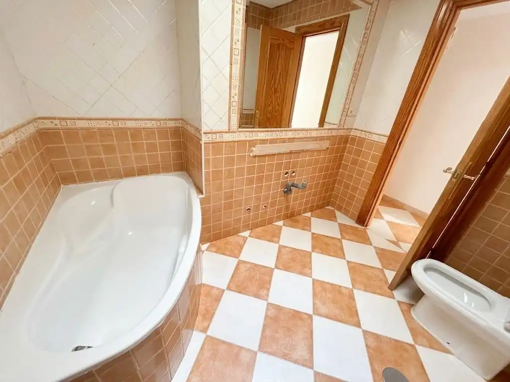 Bany de Casa o xalet en venda en Málaga amb Aire condicionat, Calefacció i Terrassa