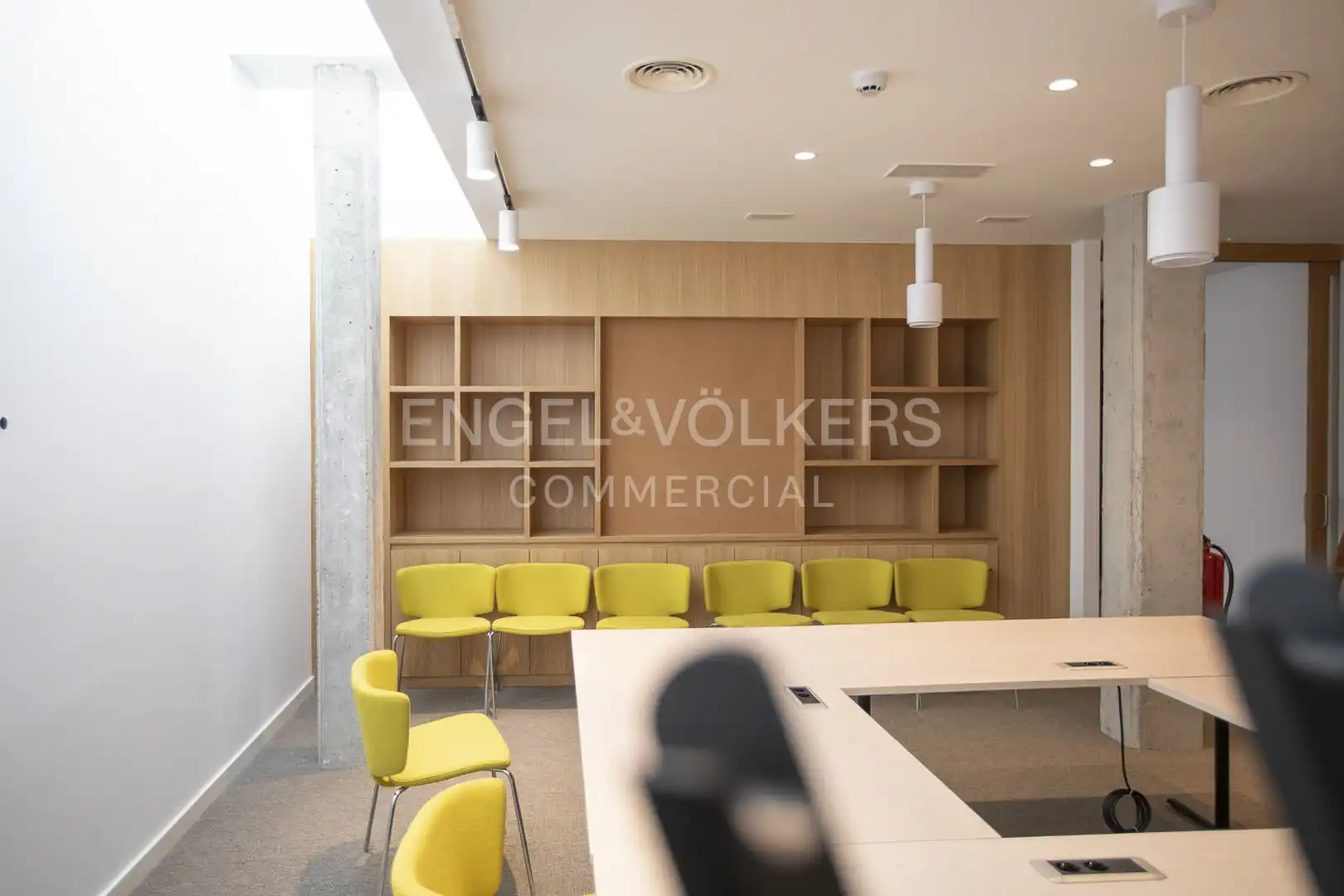 Büro zur Miete in Barcelona mit Klimaanlage, Terrasse und Möbliert