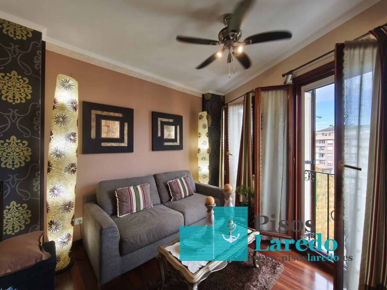 Sala d'estar de Pis en venda en Laredo amb Calefacció i Moblat